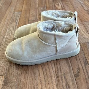Ugg ultra mini boots size 8